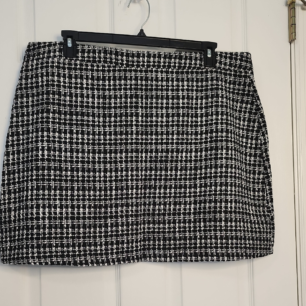 3X SHEIN Chic Black and White Checkered Mini Skirt